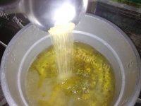 美味绿豆小米粥做法图解4)