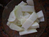 口感饱满的西兰花炒五花肉做法图解4)