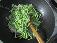 秘制简单的豇豆炒肉丝做法图解4)