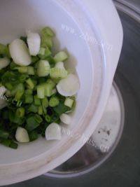 家常培根炒蚕豆做法图解6)