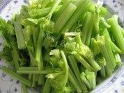 芹菜炒牛柳做法图解2)