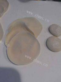 美味的冰花煎饺做法图解3)