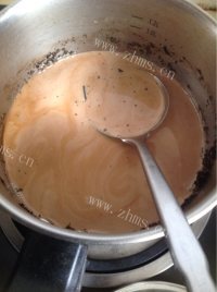 好喝的浓郁锅煮奶茶做法图解4)