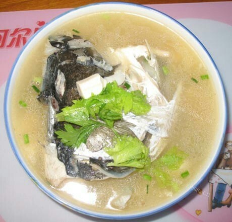 鲜嫩可口鱼头豆腐汤
