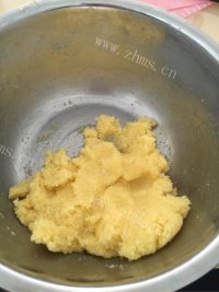 自制椰蓉面包卷做法图解4)