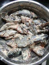 美味的香酥小鲫鱼做法图解2)