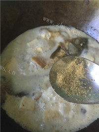营养的奶香鲫鱼豆腐汤做法图解9)