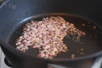 香菇卤肉面做法图解2)