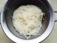 营养蔬菜烂面粥做法图解8)