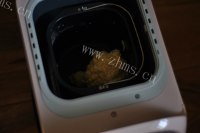 好吃的美豆儿沙拉肠仔面包做法图解3)