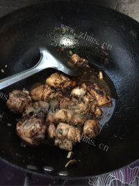 DIY香菇炖鸡腿做法图解6)