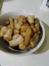 美味的芋头扣肉做法图解5)