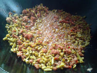 下饭泡豇豆炒肉末做法图解6)