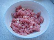 家常菜彩椒炒牛肉做法图解2)