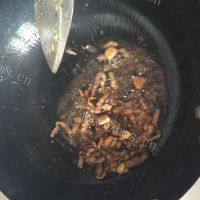 家常菜尖椒炒肉做法图解4)