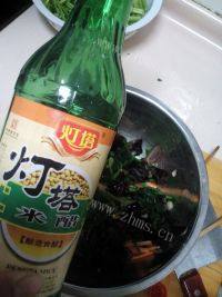 色泽不错的菠菜拌木耳做法图解7)