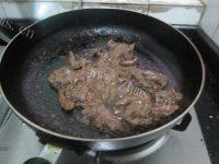 食欲满满的牛肉炒豆角做法图解7)