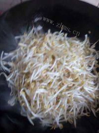 家常菜韭菜炒豆芽做法图解4)