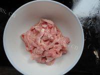 美味的牛肉炒蒜苔做法图解3)