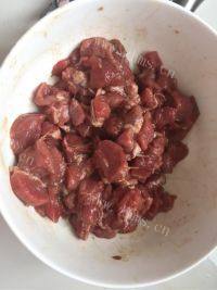 香喷喷的黑椒小牛肉做法图解1)