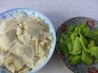 家常菜尖椒干豆腐做法图解1)