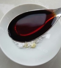 香气浓郁的鱼丸酸辣粉做法图解7)