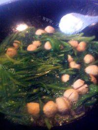 家常菜肉丸菠菜汤做法图解6)