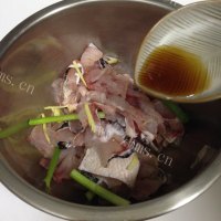 家常菜麻辣水煮鱼做法图解5)