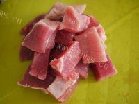 家常菜牛肉萝卜煲做法图解1)
