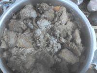 美味的红薯粉蒸肉做法图解5)
