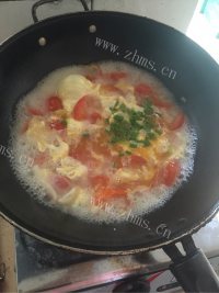 香飘十里的西红柿鸡蛋汤做法图解4)