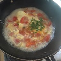 香飘十里的西红柿鸡蛋汤的做法图解四