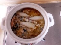 酸菜海鲜煲做法图解8)
