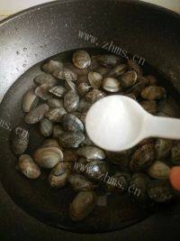 口感好的蛤肉豆腐皮小炒做法图解1)