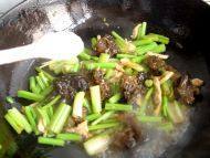 「健康美食」芹菜炒肉丝做法图解9)