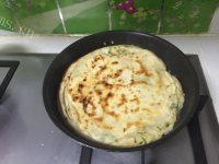 美味的芝麻香葱千层饼做法图解8)