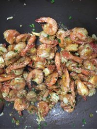美味的葱香孜然虾做法图解6)
