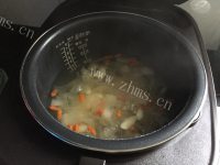 DIY银耳百合雪梨汤做法图解7)
