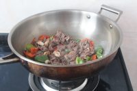 美味的黑椒牛肉做法图解7)