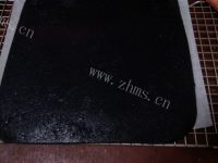 爱吃竹炭抹茶奶冻卷做法图解16)
