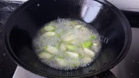 美味的丝瓜毛豆子炒蛋做法图解6)