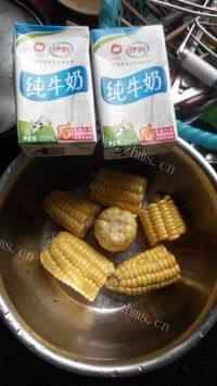 美味的奶香玉米棒做法图解1)