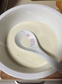 完美的软香鸡蛋饼做法图解1)