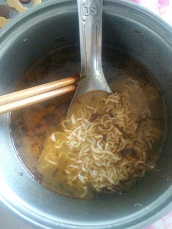 色味俱佳的煮方便面