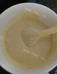香甜可人的彩绘紫薯芒果蛋糕卷做法图解4)