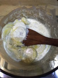 蜜甜奶油芝士焗土豆做法图解3)