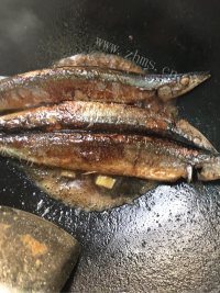家常菜红烧秋刀鱼做法图解5)