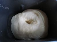 色泽鲜亮的豆沙面包做法图解6)