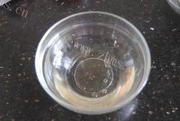 简单马卡龙夹心之白巧抹茶做法图解2)