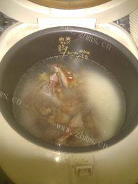 美味早餐咸猪骨粥做法图解3)